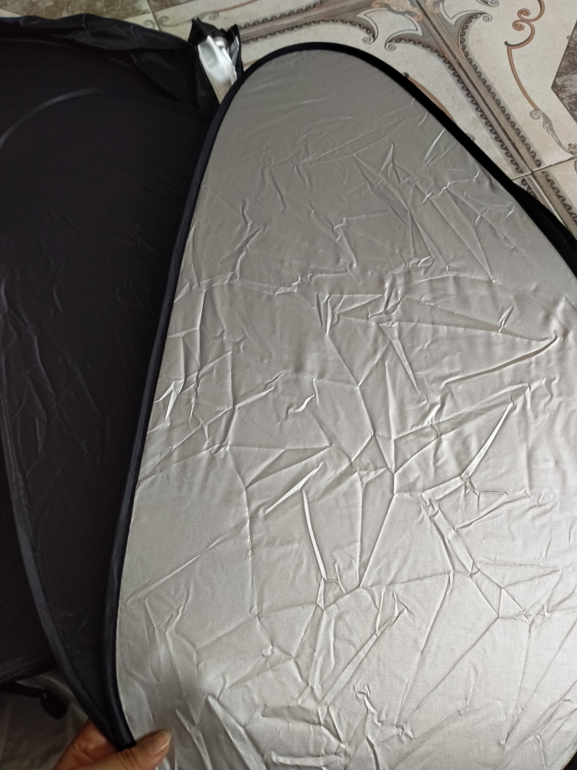 nhận được hàng rồi rất ưng ý, đường chỉ chắc chắn. có đầy đủ tấm che các kính, vừa in xe luôn, có miếng hút nên rất chắc chắn. có cả lời cảm ơn đi kèm nữa chứ. tiki giao hàng nhanh, sẽ ủng hộ nhiều