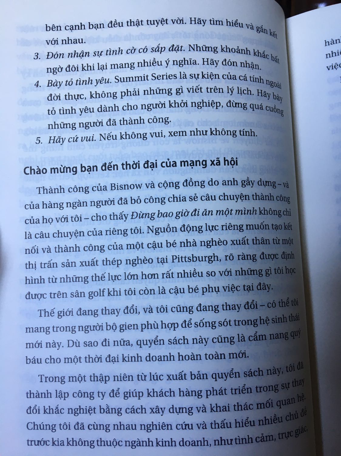 Thấy mn nhận xét khá ổn nên mình mua thử, tuy nhiên có lẽ văn phong và cách lập luận của tác giả không hợp lắm với mình, đọc khá chán. Nhưng vì lỡ mua nên mình vẫn cố gắng đọc hết quyển sách này. Tiki giao hàng khá lâu, tuy nhiên sách đc in với giấy khá mịn sờ rất thích