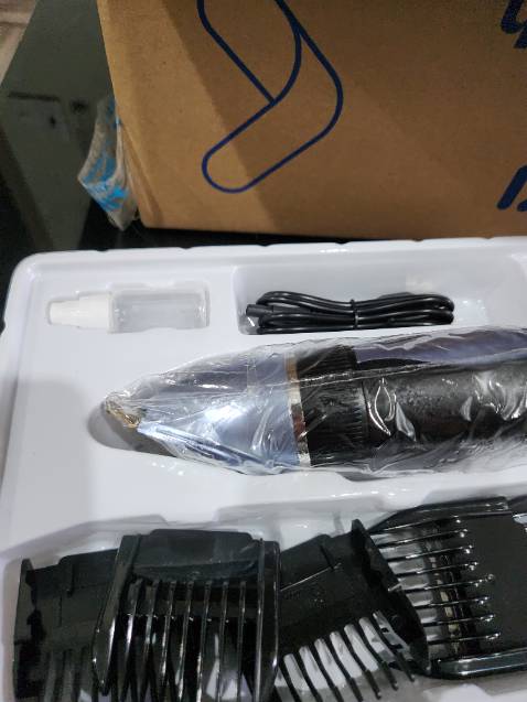 Gian đúng hạn. Hàng chắc cũng OK nhưng đóng gói không ổn: dầu chảy be bét, trong lọ không còn giọt nào.