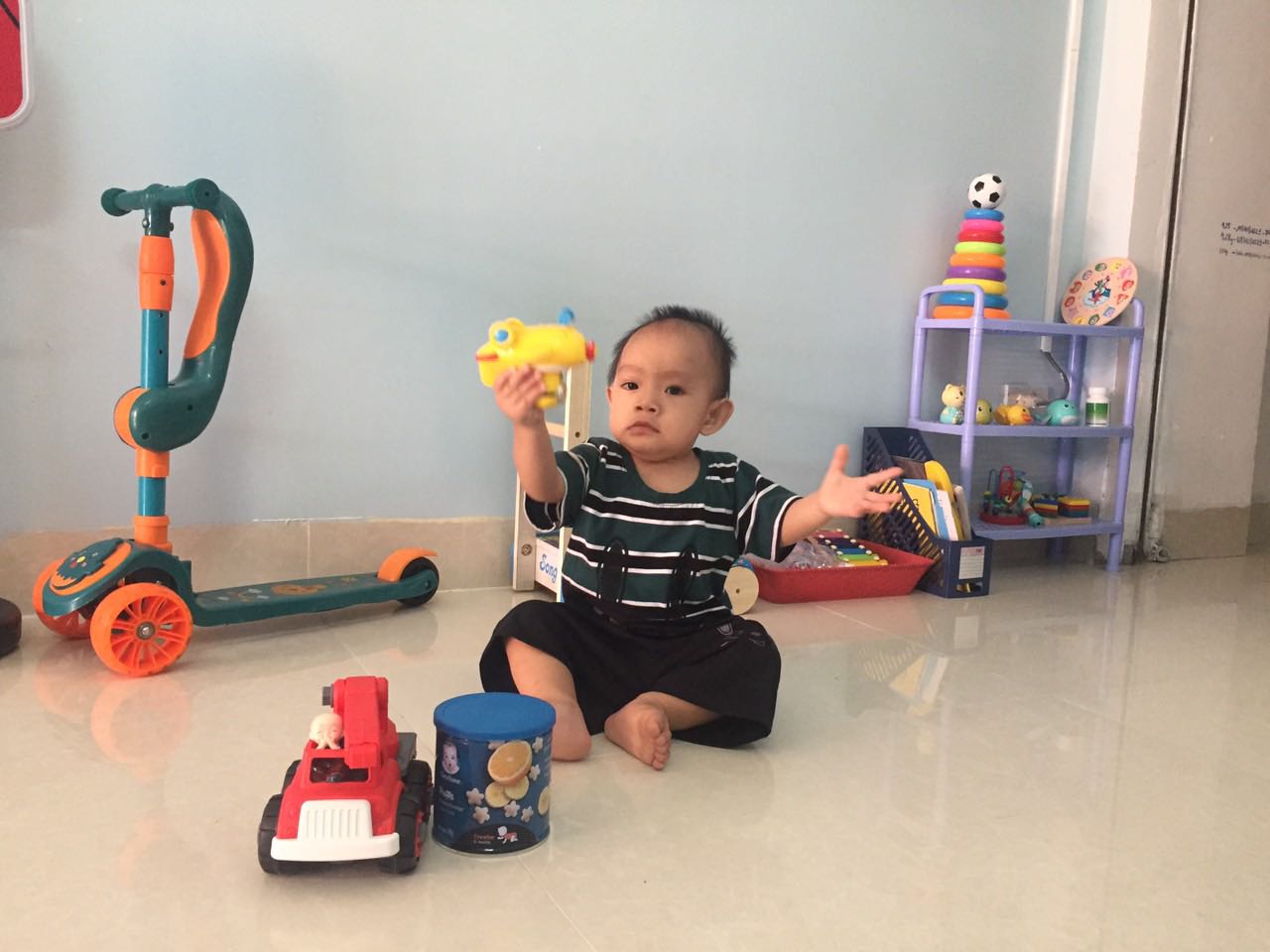 con mình rất thích, cứ loay hoay là lấy ra vặn vẹo nhìn cưng lắm