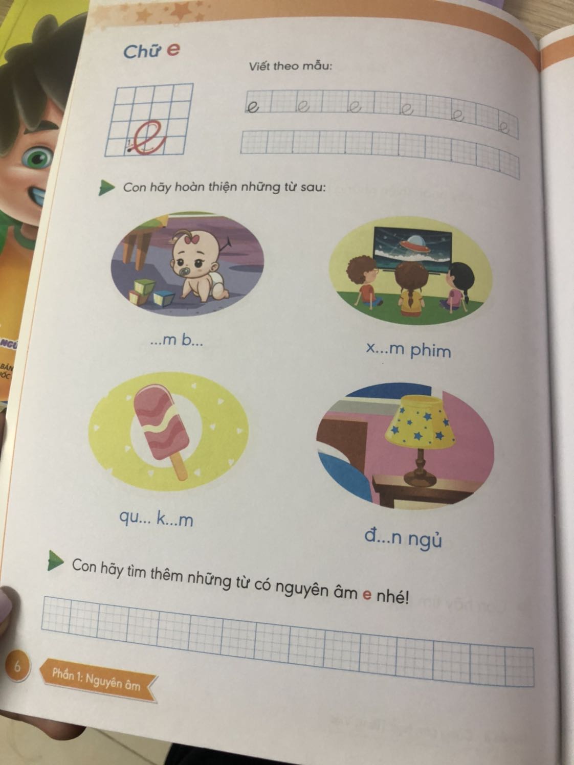 Có các chữ viết thường, hình ảnh minh hoạ giúp các con học bài tiếp thu nhanh hơn. Nhưng hơi ít chữ nên cần luyện chữ thì sẽ tìm thêm nhiều quyển khác nữa