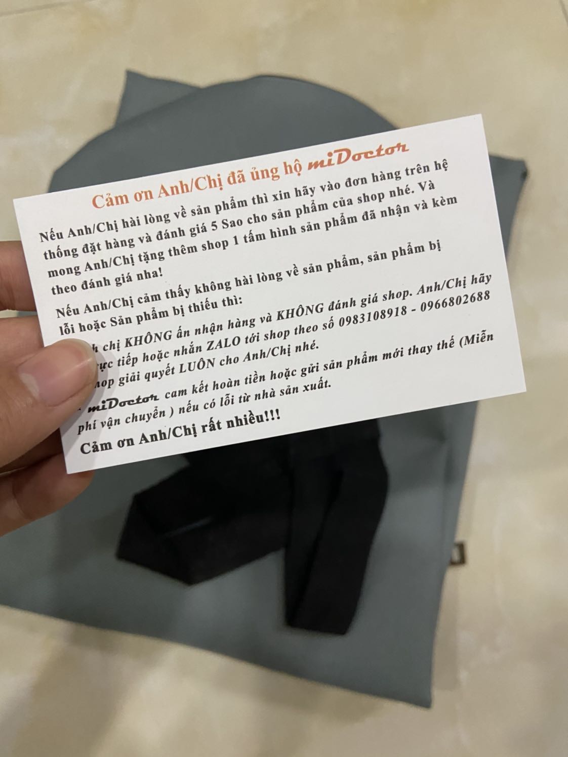 Túi đựng thảm dày dặn, đóng gói cẩn thận. Mở ra còn có 2 phiếu cảm ơn của shop nữa. Mình rất ưng ý