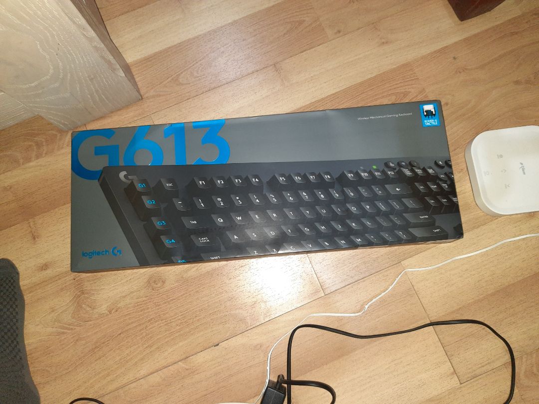 Đóng hộp rất ok, khá nặng, và to, hình thức ko đẹp, lần đầu tiên mình dùng bàn phím cơ thấy cảm giác gõ rất nhạy, cv mình typing nhiều. Nối Bluetooth hoặc wireless cực nhanh. Để làm việc thì ổn, để trang trí thì ko đẹp gọn cho lắm, với mình là 5 sao