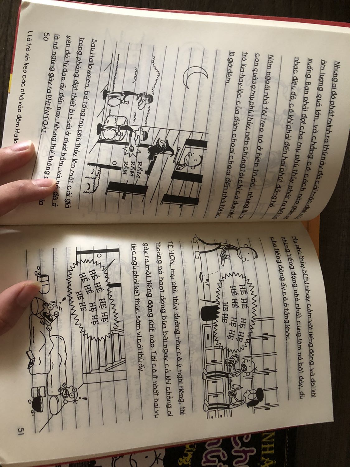 Giấy in xấu, vàng và rất mỏng, khác hẳn sách trc kia mình mua ngoài hiệu sách