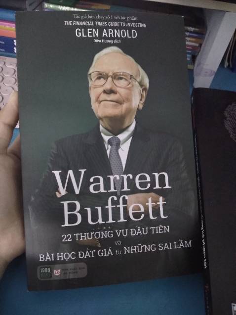 Rất hay cho những ai đang tìm hiểu về chứng khoán. Nhưng mình thấy có vẻ đọc những cuốn đầu tư chứng khoán của bên Tây sẽ khó để áp dụng ở Việt Nam. Nhưng vẫn rút ra được nhiều kiến thức đó mọi người.