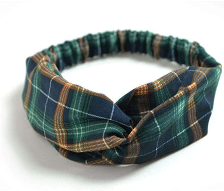 Mua dịp Tết được giảm giá, tặng cho bạn bè siêu dễ thương, tại tặng liền nên chưa kịp chụp kỹ, hồi nào có dịp sẽ mua thêm, thanks shop.