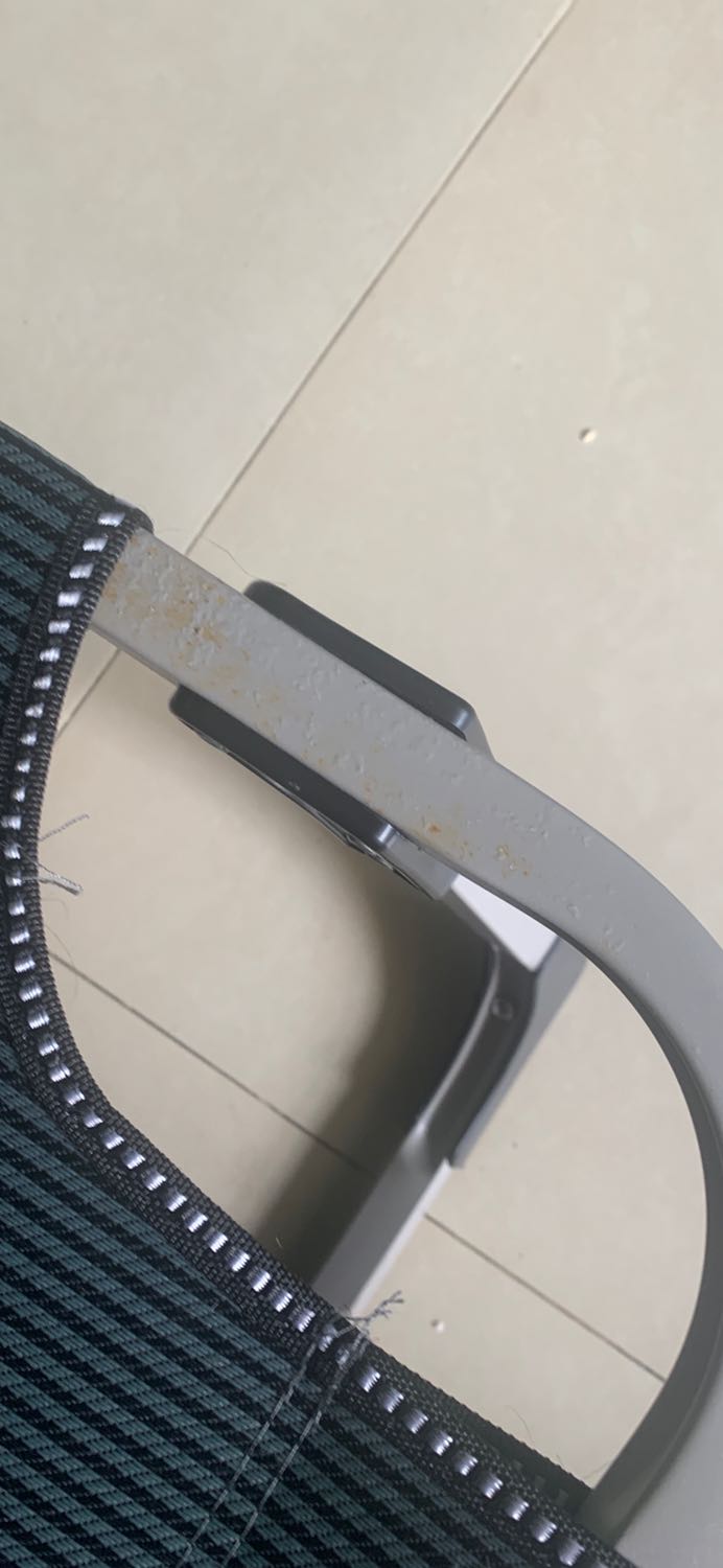 Có nhiều lỗi từ khung gường tới vải bố. Đổi trả thì phiền nên đành phải để lại dùng. Kẹp thì bằng nhựa sẽ không bền với thời tiết nóng miền nam (rợp nhựa)