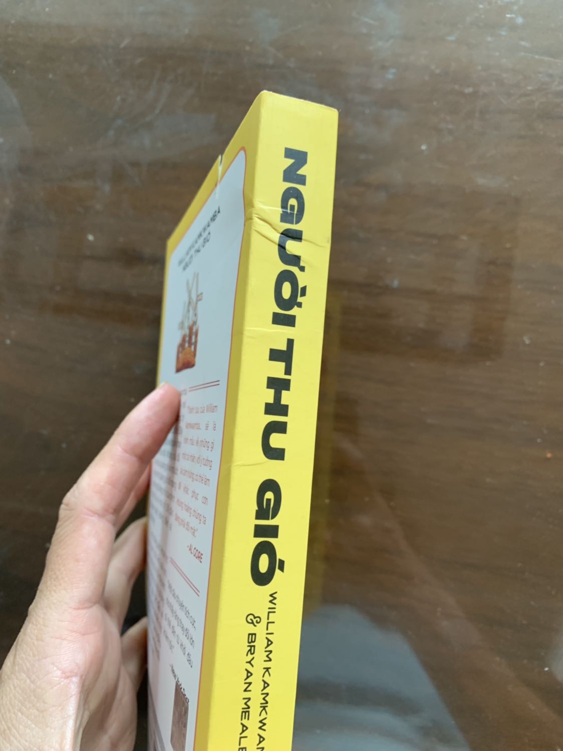 Sản phẩm Tiki giao nhanh mà bị rách, móp bìa sau, các bạn cần kiểm tra lại trước khi giao nhé