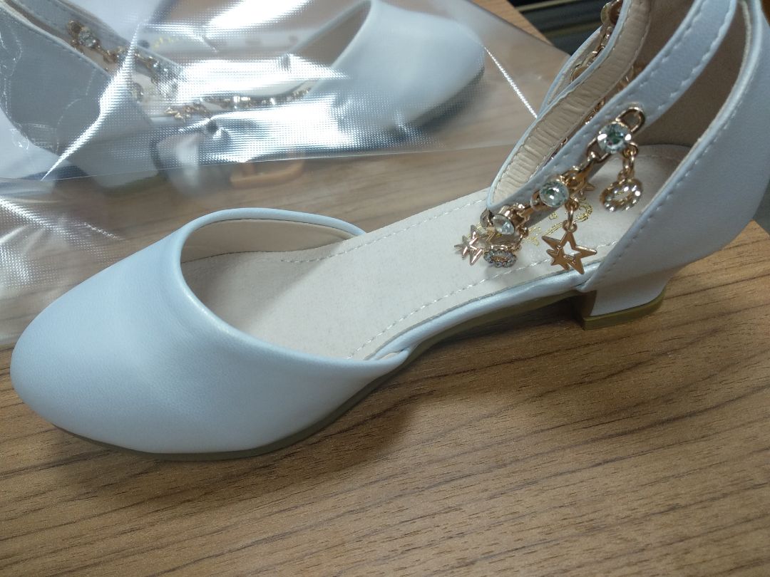 phải nói là đẹp,mềm , êm chân bé, lấp lanh, xinh lắm mn ạ