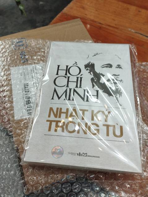 Sách mới được đóng gói rất kỹ càng, cẩn thận