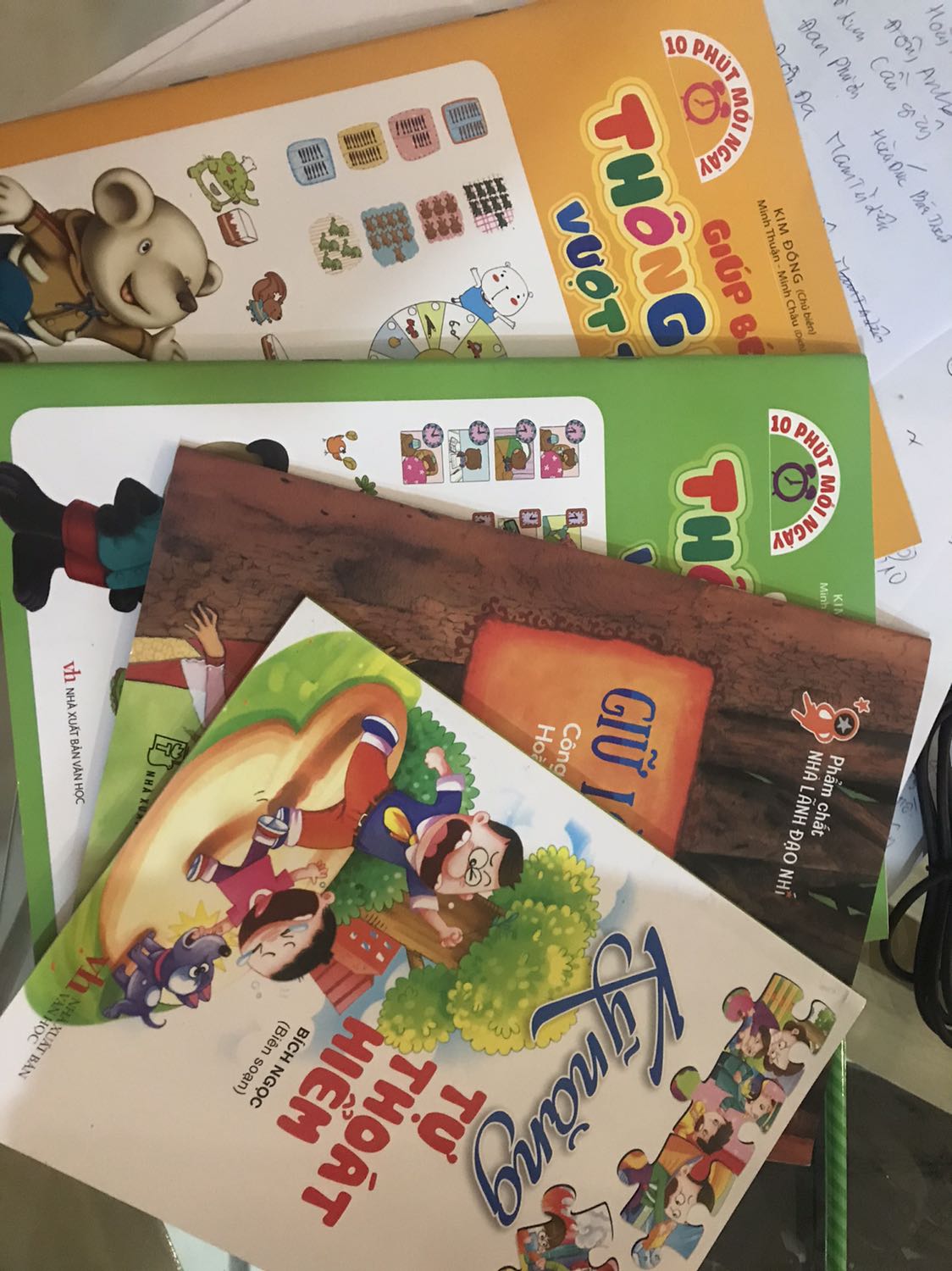 Sách được giao đúng hạn & đóng gói cẩn thận, in màu đẹp, giá bán được giảm nhiều, sẽ tiếp tục ủng hộ Tiki dài dài