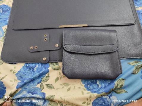 sản phẩm khá tốt. mặt sau có vết xước nhưng vẫn cho 5 sao vì thái độ phục vụ nhiệt tình của shop. mình đặt mua 15,5inch nhưng ko vừa với laptop 15,5inch, chắc kích thước của túi tính luôn viền. có liên hệ đổi lại túi 16inch, shop vẫn cho đổi, ship còn nhanh hơn tiki. thank shop 😍