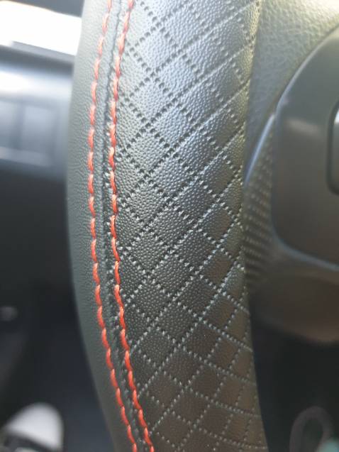 Sản phẩm đúng mô tả cho cảm giác êm và chắc tay khi cầm lái. Rất đáng mua và sẽ tiếp tục ủng hộ shop khi có nhu cầu