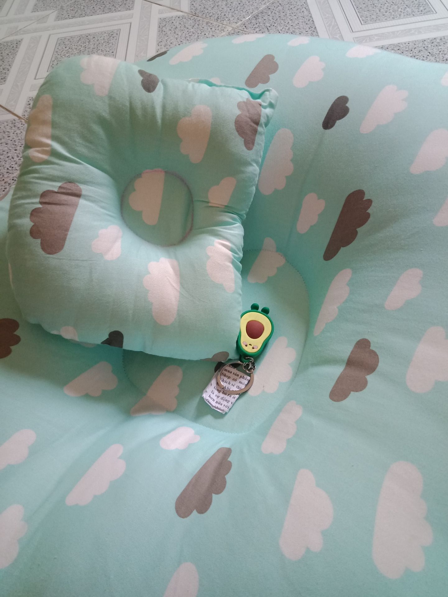 gối đẹp, êm, đóng gói kỹ, nếu vỏ gối tháo ra được để giặt thì tuyệt!