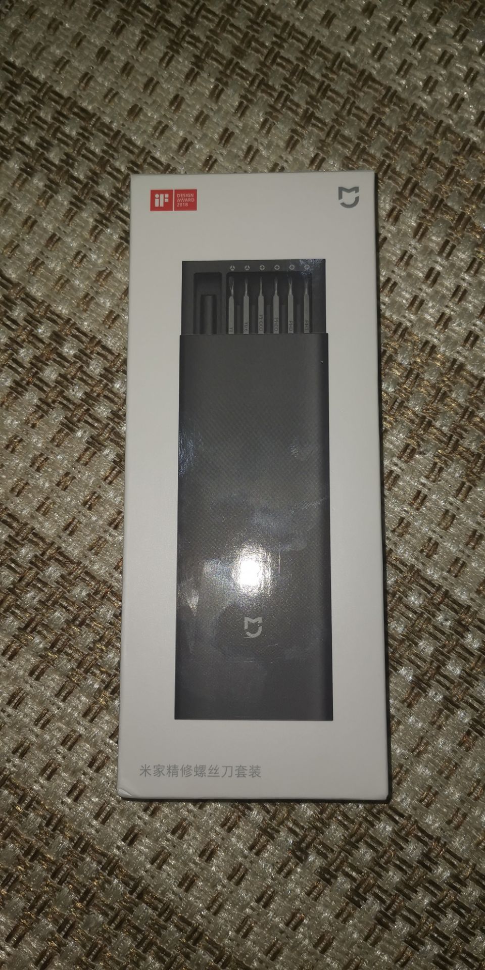 Mình đã nhận hàng. Mặt hàng nhận có tem đầy đủ nguyên siu. mình cảm giác hành thật của Xiaomi ló logo đàng hoàng chứ ko như mấy shop khác....tuy giá có cao chút nhưng hàng caahts lượng...