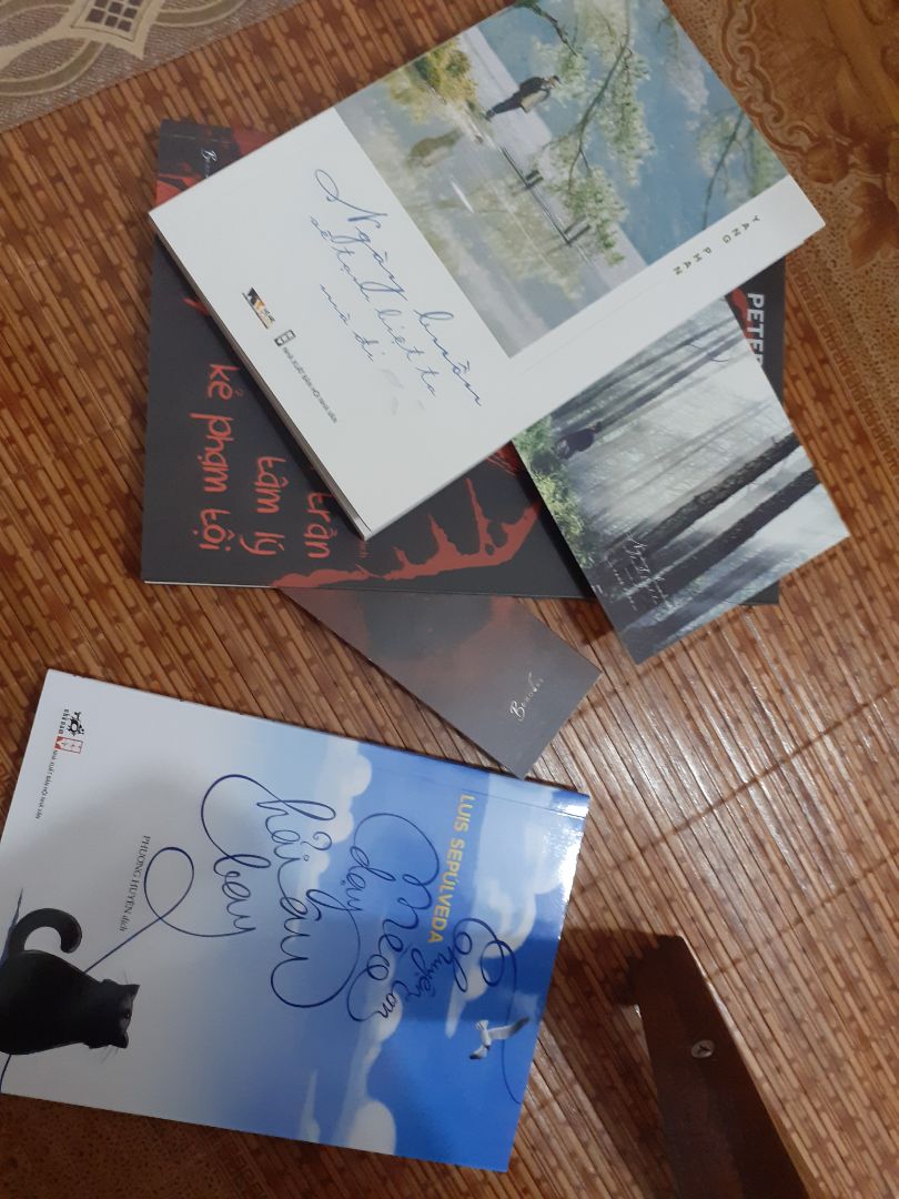 đóng gói sản phẩm rất chắc chắn, giao hành rất nhanh mình đặt tối hôm trước thì sáng hôm sau giao tới rồi, sách cũng đẹp nữa, nhưng điểm trừ là có một số trang chưa được cắt nữa