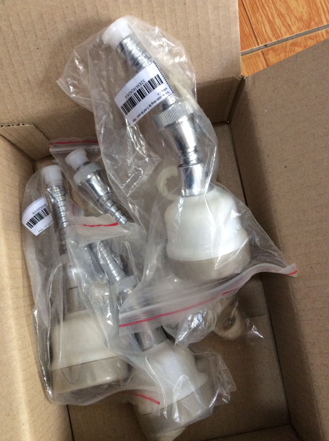 Sản phẩm đăng bán có van 360 độ rồi mới nối với dây nhưng khi giao lại không có van dặn 360 độ trước khi nối với dây?.. Đề nghị Tiki cho đổi lại đúng với sản phẩm đăng trên Tiki khi tôi đạt mua