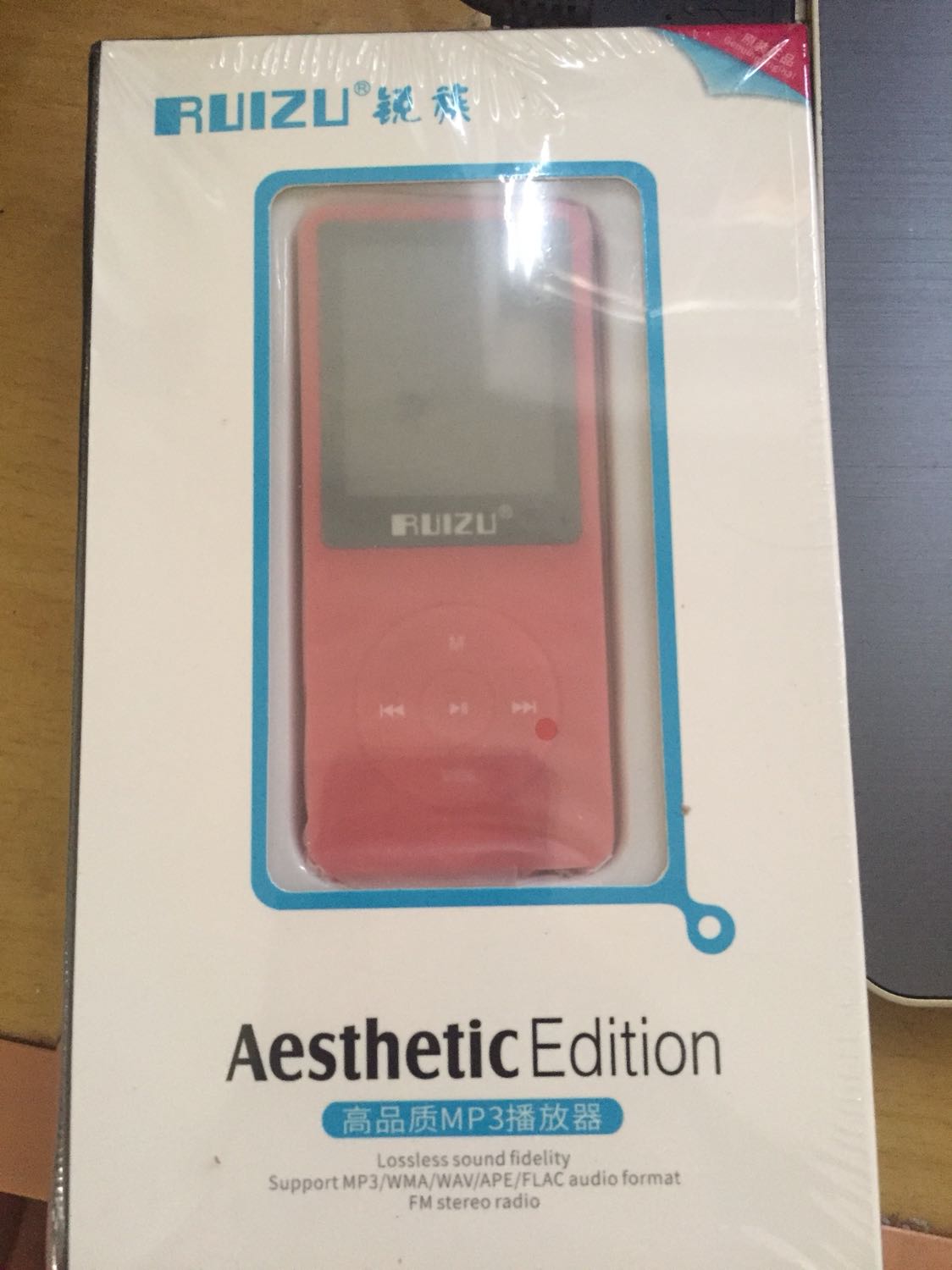 Máy ghe nhạc có khả năng đọc file txt, nghe radio và xem video được thì rất là okie.
Đã thử tất cả các tính năng và thấy ổn, không khó sử dụng mà còn vô cùng gọn nhẹ, tiện lợi.