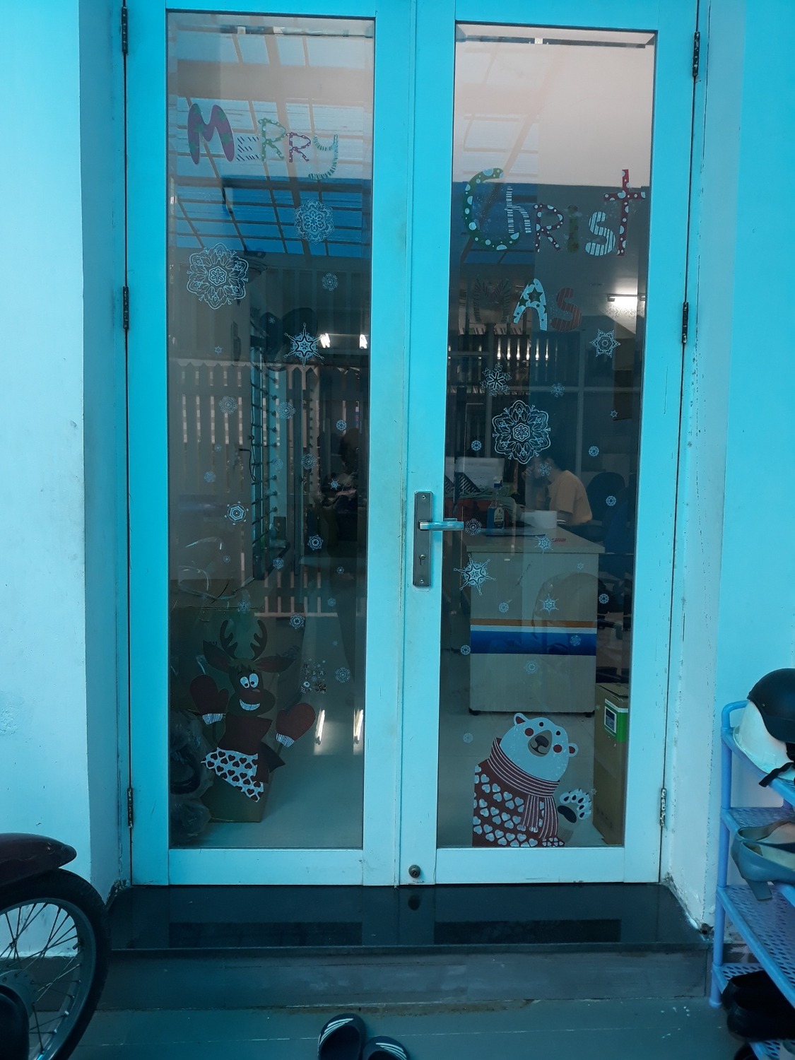 mình mua ông già noel mà gửi hình khác. không đẹp như hình ảnh quảng cáo