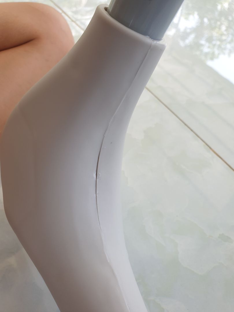 Mình vừa nhận được hàng, rất không hào lòng vì các chân ghế lắp rất ẩu, chân ghế thì trầy xước. Số đt tổng đài thì mình gọi báo k có số này. Tiki vui lòng liên hệ mình để đổi lại.