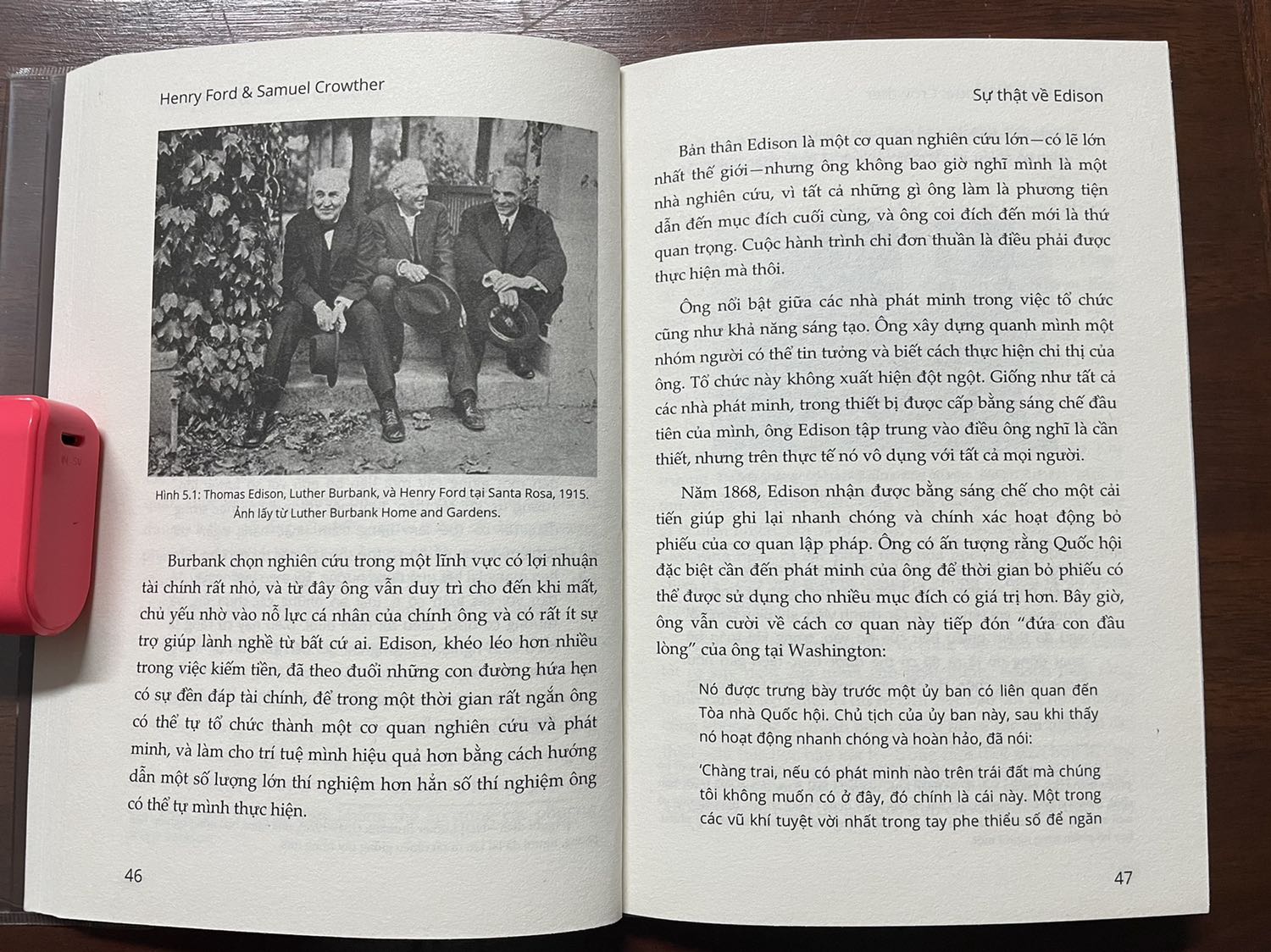 Cuốn sách này chỉ dừng ở mức bình thường
Như thường lệ của các sách có xu hướng khích lệ con người qua những nhân vật nổi tiếng, ta thấy một con người làm việc chăm chỉ và đam mê với công việc một cách đáng kinh ngạc. Điều này hiển nhiên là một lẽ tất nhiên của cuộc sống nhưng nó cũng mang lại sự mệt mỏi nặng nề lên bản thân của người lao động.
Một số thông tin trong cuốn sách này khá hay ho như tầm nhìn của Edison trong việc phát triển hệ thống cung cấp điện và thiết bị điện. 
Tuy nhiên về căn bản cuốn sách không gây hứng thú quá nhiều cho bản thân mình. Hơi tiếc cho Ecoblader khi xuất bản cuốn này, dù hãng sách này thường cho ra những tác phẩm dễ đọc và hay.