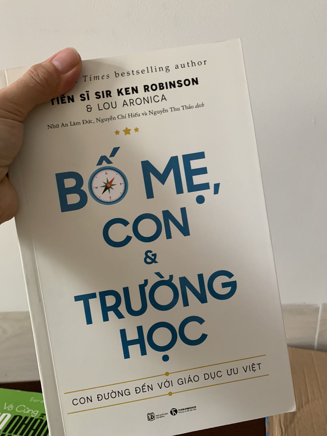 Sách hay, nên đọc. Cần có những cuốn sách sâu sắc như thế này để giúp người đọc hiểu rõ giá trị giáo dục và lựa chọn đúng đắn