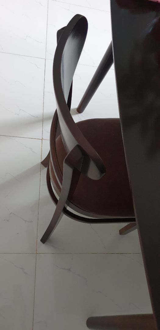 Bộ bàn ghế mango 4 ghế, mình mua với giá 1.820k. Đánh giá sp:
1. Giá cả hợp lý
2. Chất liệu gỗ công nghiệp
3. Mặt bàn rộng, láng bóng,phù hợp với gia đình nhỏ
4. Gia công còn một số lỗi nhỏ ko đáng kể
5. Giao hàng nhanh đến tận nhà và lắp ráp luôn.