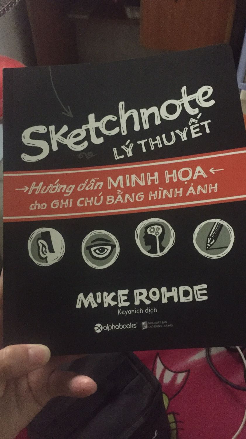 Sách được bao bọc kĩ, không bị quăng góc hay gãy gáy. Nhưng sách này giành cho bạn nào thích ghi chép thông tin bằng hình ảnh thì nên mua để tham khảo, mình không phù hợp với cuốn sách này lắm.