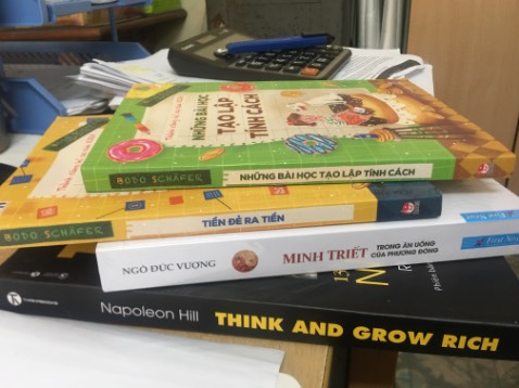 Sách hay nhưng đóng gói sơ sài bị gập gáy sách