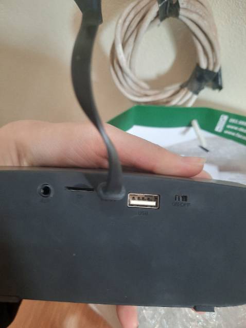 k xài đc,cắm sạc vào mở bluetooth thì hiện 100% pin có đèn led màu xanh mà bỏ sạc ra thì k hiện đèn led,k kết nối đc bluetooth,cắm dây vô máy tính cũng k đc luôn,k có tiếng gì hết