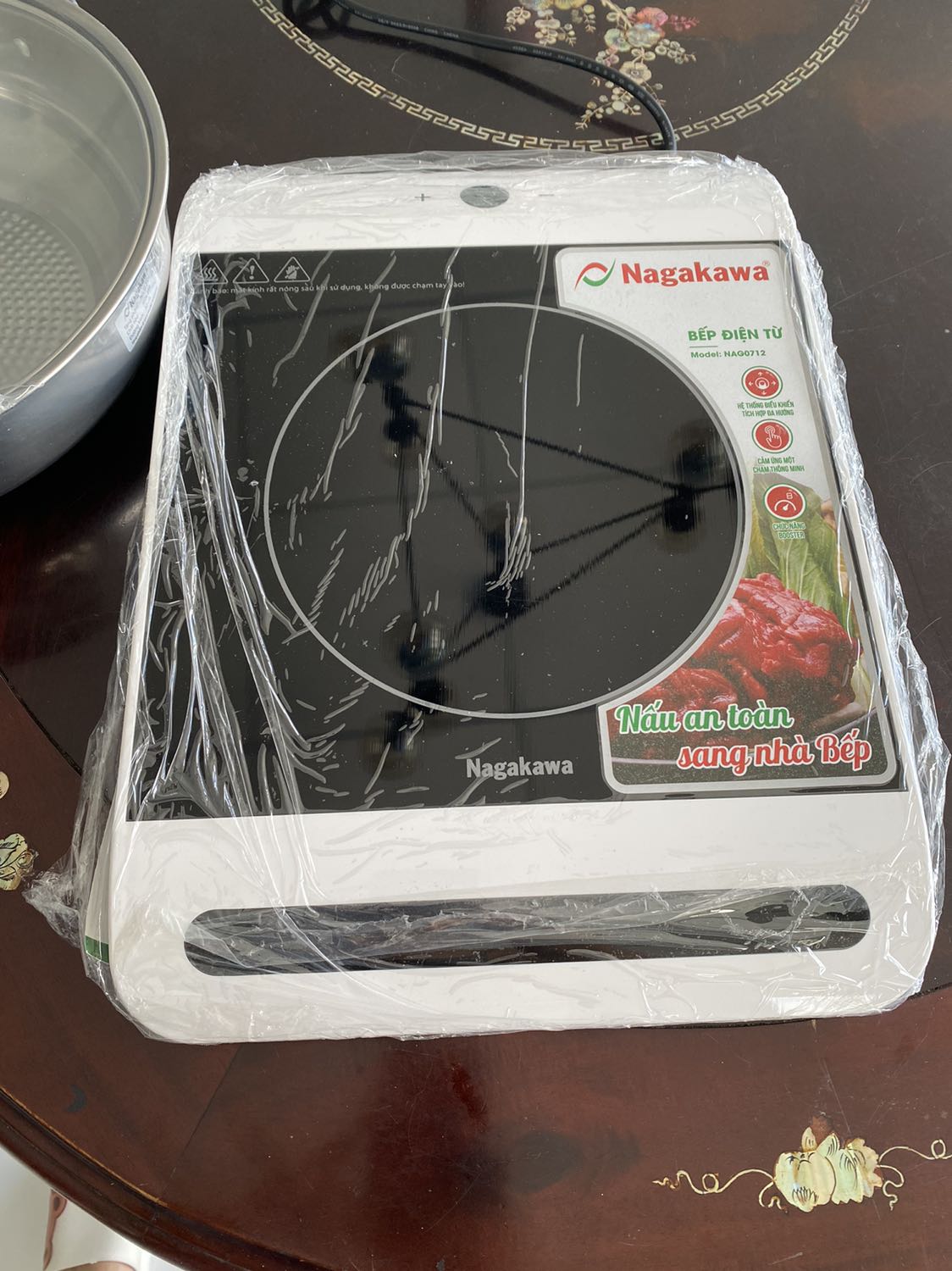 Bếp chuẩn rất đẹp ạ, quạt kêu nhỏ ko ồn. Được tặng cả nồi 😍 đáng tiền ạ. Thanks shop