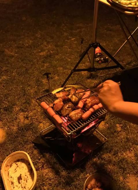 Bếp như video của shop, nếu đi camping dùng này là best choice thật sự vì khá gọn và nướng đủ ăn đủ người, dùng tầm 5 6 người vẫn khỏe, đảm bảo tiêu chí gọn, nhẹ, mang dễ và nướng vừa đủ, chứ nâng con cao hơn sợ hơi nặng thật vì shop tư vấn nên mua con này thay vì con cao giá hơn. 10đ cho hài lòng.