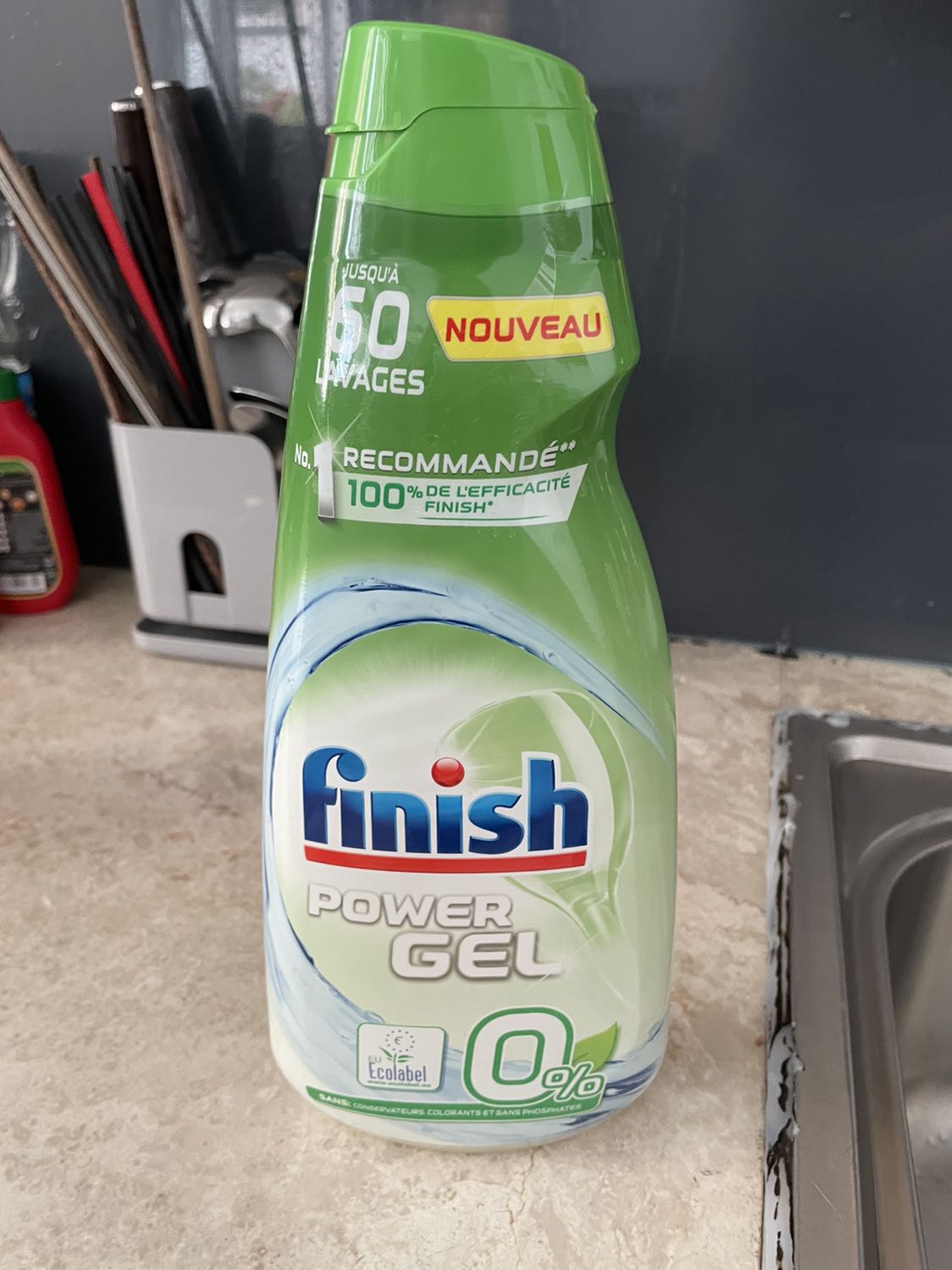 Gel xịn. Rửa rất sạch không để lại tí cặn nào luôn. Dùng gel tiện có thể căn được mức chứ ko phải bỏ cả viên