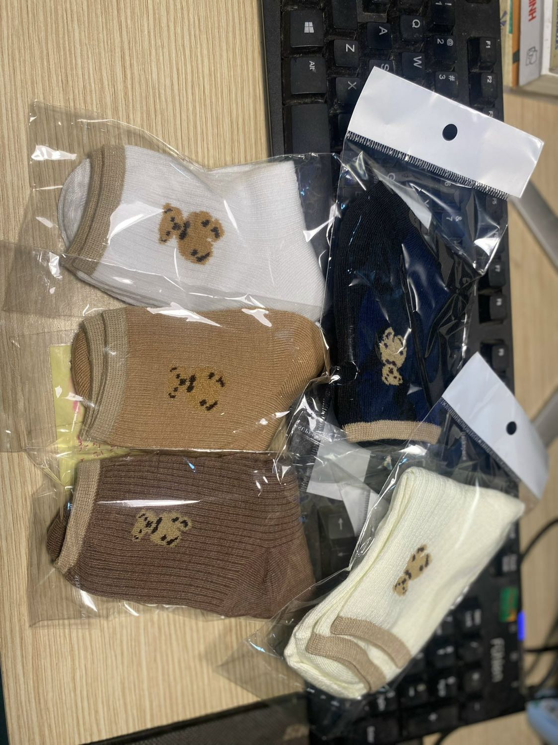 Tất xinh xỉu nha mn, tiền nào của nấy nên mua ạ