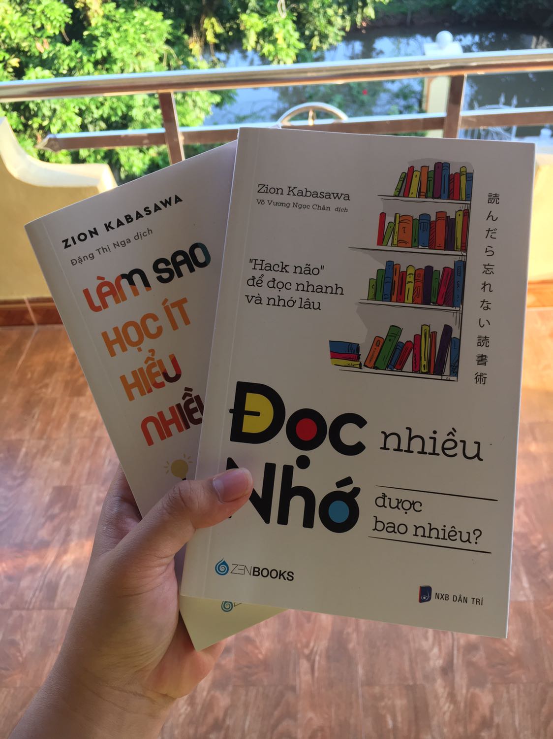 “Ồ, thì ra là thế” chính là câu nói mà mình đã thốt lên trong đầu khi đọc cuốn sách này. Đối với đứa biết đọc sách là tốt nhưng chả bao giờ kiên nhẫn đọc sách như mình thì cuốn này cứ gọi là cuốn sách định mệnh luôn ý, lần đầu tiên mình có thể đọc hết 1 cuốn sách chỉ trong 4h, nd thì khá hay đó mn,