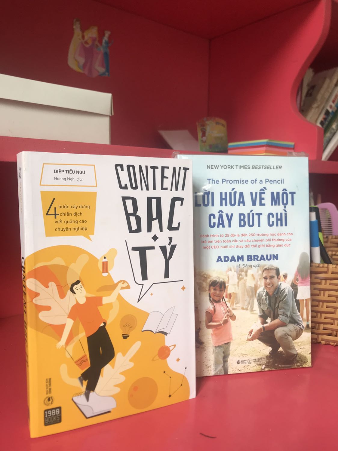 Nội dung sách mình nghĩ phì hợp với các bạn đang tập viết con tent. Ở đây mình có chụp vài trang sách hay ( có vận dụng luyện tập nữa ) mn có thể tham khảo
Sách 2 ngày là được giao