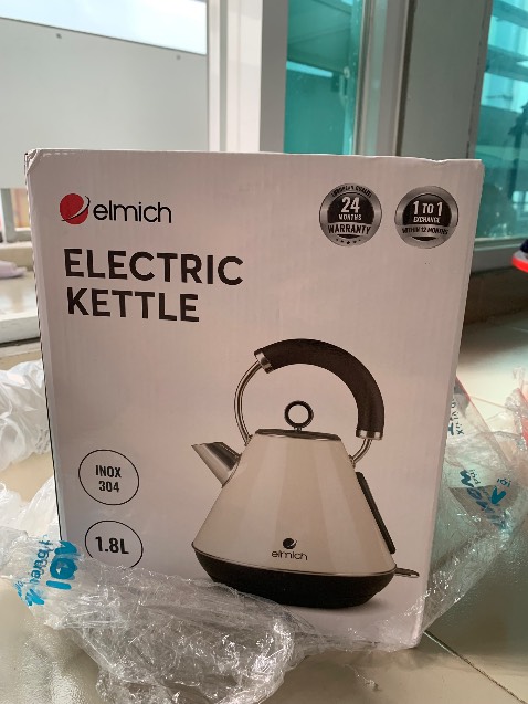 Ấm đẹp, nhẹ, thời gian nấu chỉ 4 phút 38s là sôi. Cần chờ thời gian để biết có bền không. Mua sale 6-6-2025 đuợc 666k và đuợc tặng thêm bình nuớc