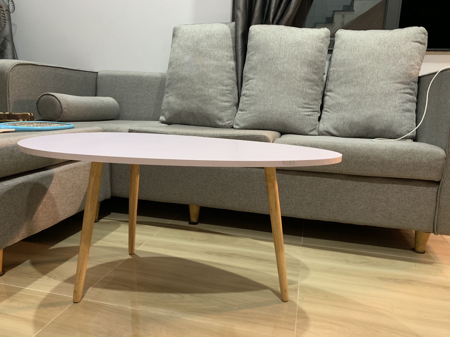 Đẹp, nhưng shop đóng hàng ẩu, ko bọc xốp hay miếng dán vào mặt bàn, vận chuyển thùng hàng cứ leng keng các đồ va đập vào nhau.