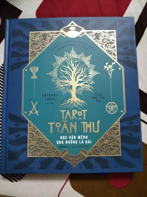 Sách đẹp , nguyên seal, màu đẹp , ổn cho mọi đối tượng nhưng bị dơ trong lúc in mong bên nxb sẽ cẩn thận hơn