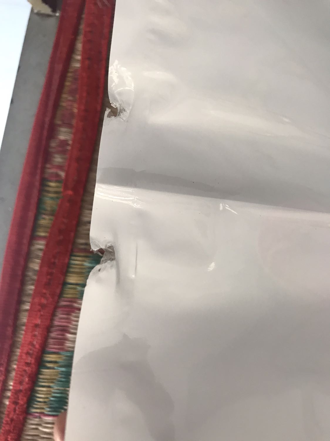 Giảm giá chắc có lý do mình bị lỗi ở cả 2 cái túi to nhất một cái ở mép một cái rơi vào thân túi. Đầu xuân shop mang lại cho mình sự may mắn hay rủi ro đây ?. Mình dễ tính nên mình góp ý nên mình chấm 4 sao. Cái bơm thì chắc luôn không có tác dụng gì. Túi thì không dày cho lắm hy vọng dùng lâu dài được.