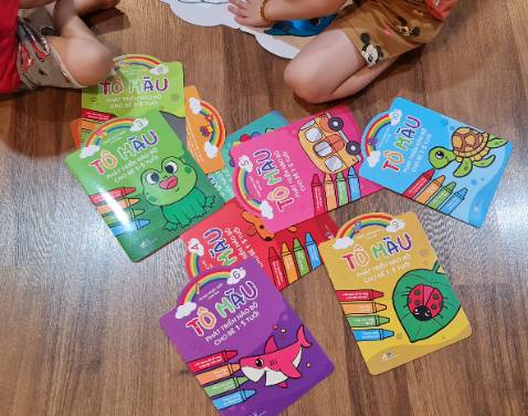 Sách hay, màu sắc tươi, phù hợp bé nhỏ hơn 5 tuổi, hình lớn đơn giản dễ tô.
