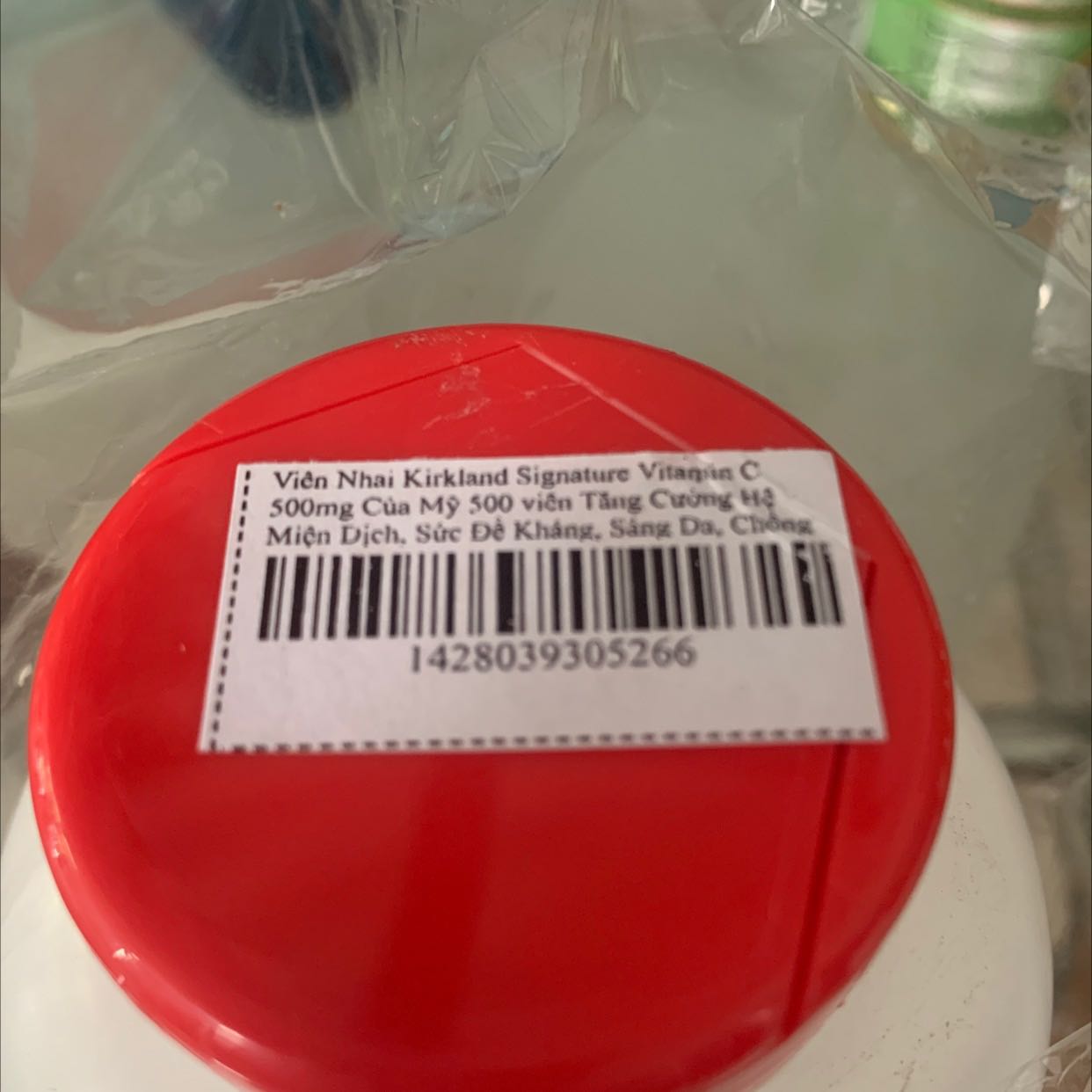 Sản phẩm nguyên vẹn, không chảy nước, hộp đóng kín, còn kèm thêm quà tặng, rất chu đáo, cảm ơn