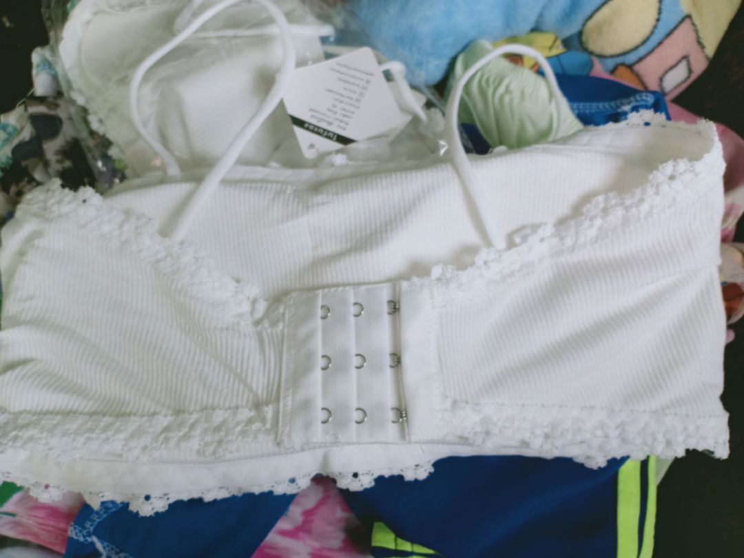 giao hàng nhanh
áo mặc giống hình ôm rất dễ chịu 
chỉ đặc 2 cái trắng dùng thử thôi lần sau sẽ đặc nữa ?