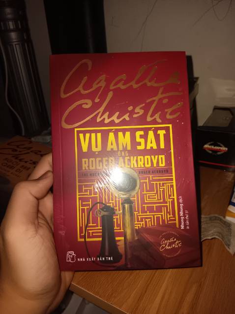 Cuốn sách đã cuốn từ những trang đầu tiên, twist thì tùy cảm nhận của mỗi người, riêng mình thì thấy nó kh bằng những bộ khác, chung quy lại thì cuốn này mình rating 5.0/10 (vì mới đọc được gần phân nửa)