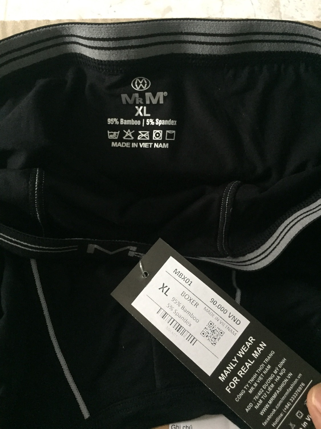 Sản phẩm tốt dịch vụ tốt 5*
- Mưa gió nhưng shipper vẫn giao đúng hẹn, hàng bảo quản rất tốt.hộp còn nguyên không bị ướt, mưa gió to mà vẫn thấy bạn ship rất nhiệt tình chịu khó.
- Sản phẩm thì được đóng gói đẹp, hộp đẹp chuyên nghiệp. giá cài 90k mua theo combo 3 chiếc chỉ còn chưa đến 75k/c, mình rất hay mua đồ cho ông xã ngoài tiệm, so với sản phẩm này thật sự chất lượng tốt, giá lại rẻ, rất nên mua. 
- Hàng việt nam sợi tre, sờ rất mềm mịn mát.nói chung rất hài lòng