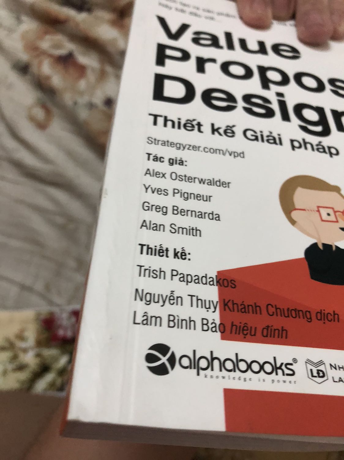 =)))))) đóng gói không chắc chắn, đóng mỗi 1 túi nhỏ mà vận chuyển từ bắc vào nam thì còn gì là sách nữa ạ ??? Sách thì bị bẩn, bị gấp đủ thứ. Được cái giá rẻ hơn giá trên sách mấy đồng + shipper nchuyem thân thiện thôi