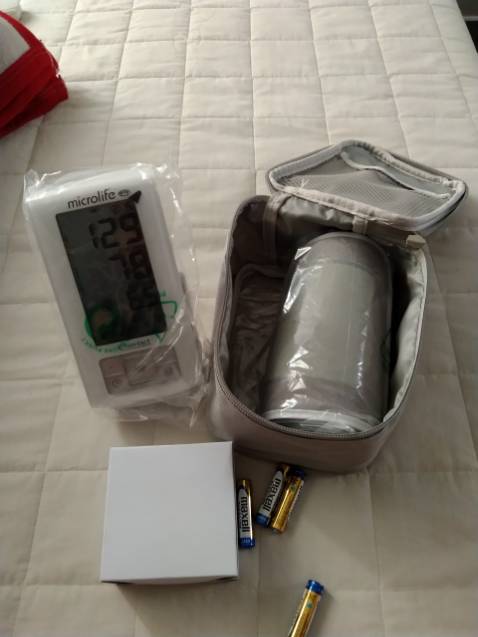 mình mới thử xài 1 lần và thấy máy chạy tốt. Chỉ có phần cài thời gian thì mình ko biết cách cài đặt thế nào. Nói chung là hơi khó sử dụng 1 tí về phần cài đặt. Nhưng trước mắt thì thấy giao hàng nhanh,  sản phẩm vẫn nguyên vẹn, xài OK. Có 1 cái mình chưa rõ là có cục Adapter. Mình chưa hiểu là dùng để làm gì ?. Nếu được thì Shop giải thích dùm nhé. Cám ơn