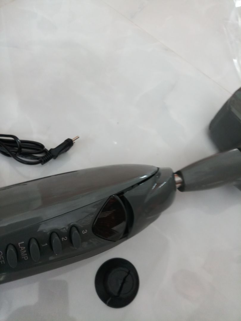 mới mở hộp kiểm tra đã thấy linh kiện vỡ móp như hình. gọi lên tổng đài thì bảo chờ 2-3 ngày , trong khi đó người giao hàng tiki ở ngay đó ko chịu lấy về.