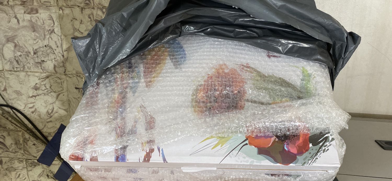 Tiki xử lý đơn nhanh, giao hàng trước 1 ngày. Sản phẩm giống với mô tả, tranh được đóng khung, đủ cọ và màu, được tặng kèm khăn ?