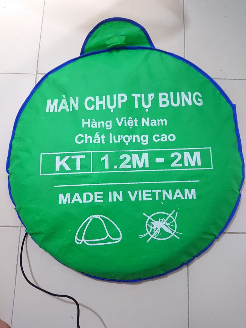 Chất liệu vải màn hơi cứng, may chân màn ngắn, dễ bị hở 4 góc. Giường mình 1m2x2m, mua loại đúng kích thước thì về bung ra bị hụt 4 góc, có lẽ loại 1m6x2m sẽ chùm kín hơn.